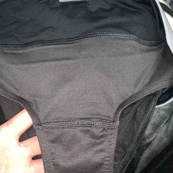 Lululemon SpeedUp Mid-Rise Lined Short 4" black; white and grey pattern waist - Picture 5 of 8